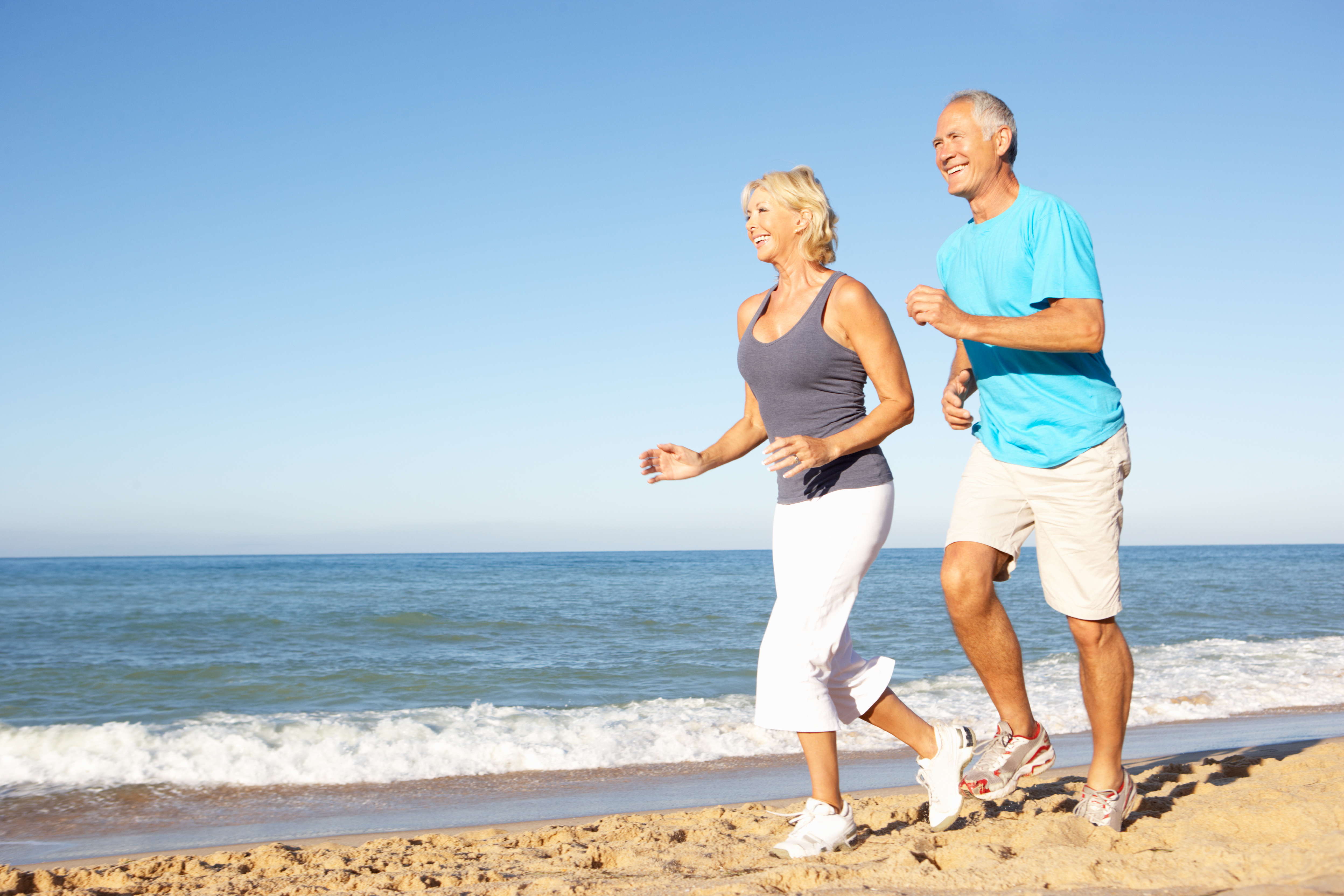Активное долголетие это. Физическая активность пожилых. Пожилые активный образ жизни. Здоровый образ жизни для пожилых людей. Красивые Здоровые пожилые люди.
